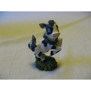 Vintage Cow with Wreath Christmas Ornament Table Topper